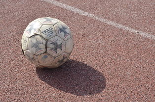 爱游戏app注册-竞技与娱乐：多元化发展推动足球持续火热，竞技体育 足球