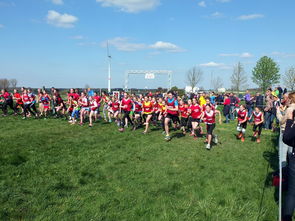 爱游戏体育-冬奥体验中心开放吸引大量青少年参与，冬奥会体验中心