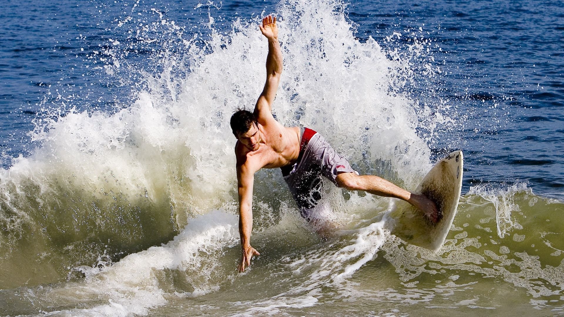 凯尔·查默斯爆发力惊艳赛场观众,凯尔查尔莫斯游泳